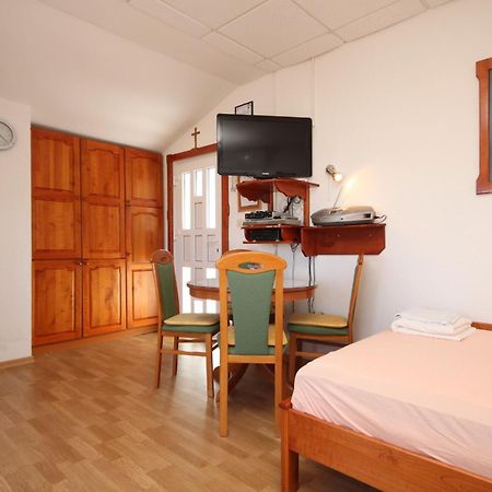 Apartments With A Parking Space Preko, Ugljan - 8224 Rom bilde
