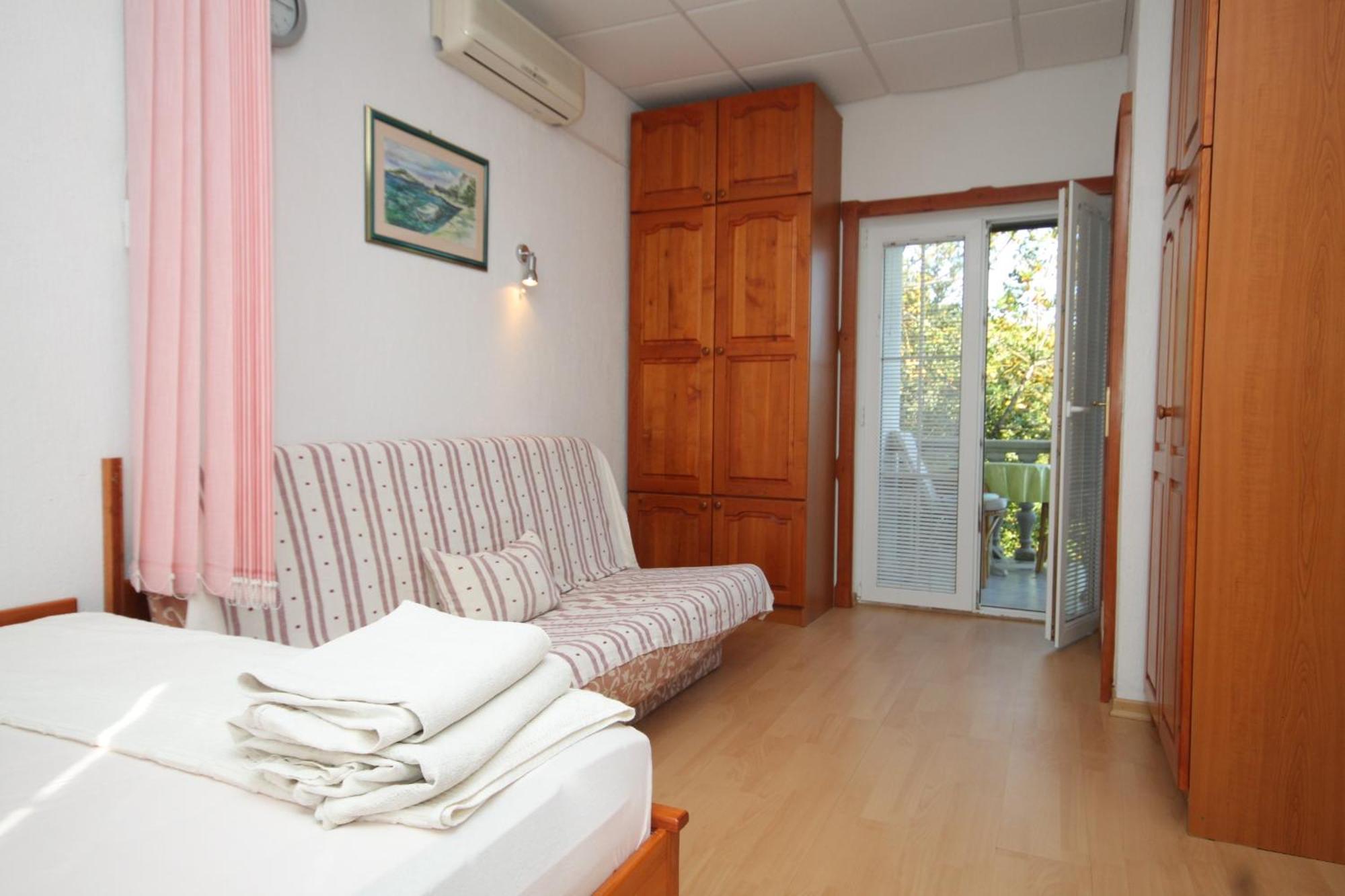 Apartments With A Parking Space Preko, Ugljan - 8224 Rom bilde